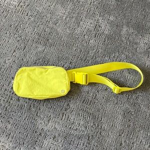 Lululemon everywhere belt bag
